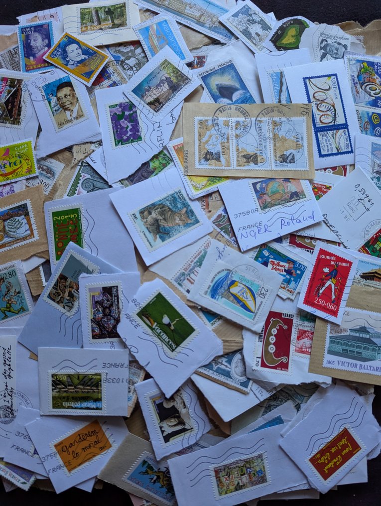 Γαλλία - Χιλιάδες μοντέρνα γραμματόσημα. - sur fragments dans 2 grandes boites #3.2
