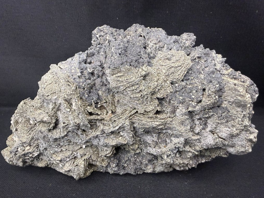 Μαρκάσιτες ποικ. ψευδομορφή μετά την Πυροθίτη πάνω σε Σφαλερίτη. Δείγμα - Ύψος: 16 cm - Πλάτος: 11 cm- 1639 g #3.2