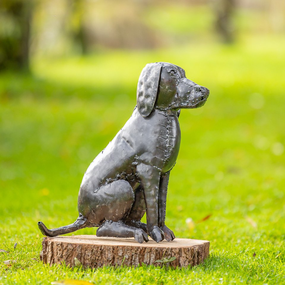 Figure - Beeld van een teckel in zittende houding - metaal #1.0