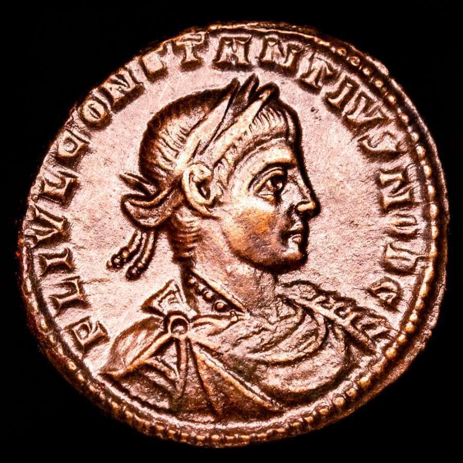 Római Birodalom. II. Constantius (AD 337-361). Follis Minted in Rome, 330 A.D. GLORIA EXERCITVS / RFT Two soldiers standing facing. (Nincs minimálár) #1.0