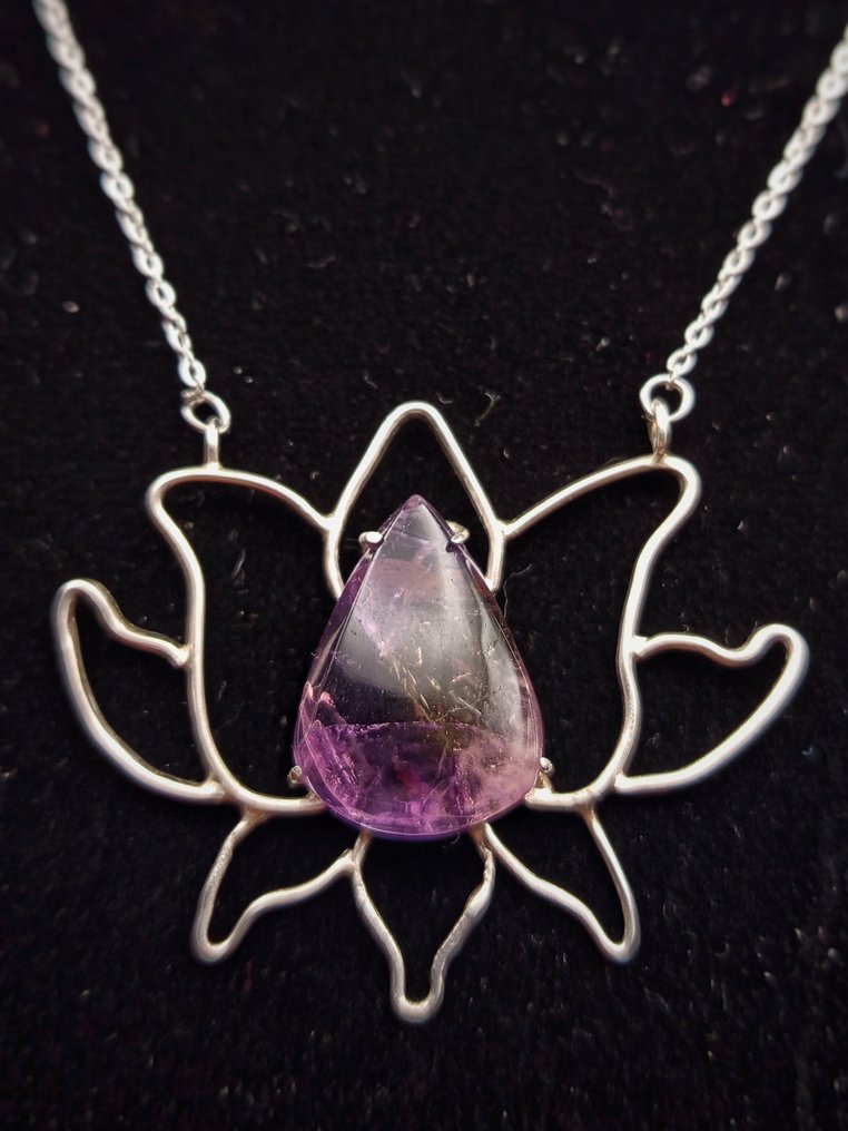 Gioiello "Equilibrio" artigianale in argento 925 con Fluorite top quality, pezzo unico - Altezza: 42 mm - Larghezza: 52 mm- 10.4 g - (1) #1.0