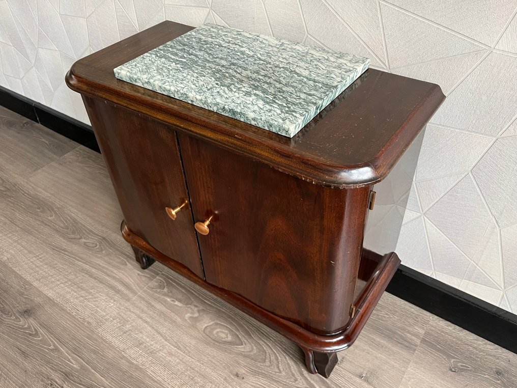 Armário - Mogno - Painel de mármore com duas portas. #4.3