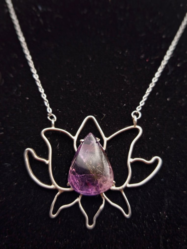 Gioiello "Equilibrio" artigianale in argento 925 con Fluorite top quality, pezzo unico - Altezza: 42 mm - Larghezza: 52 mm- 10.4 g - (1) #3.2