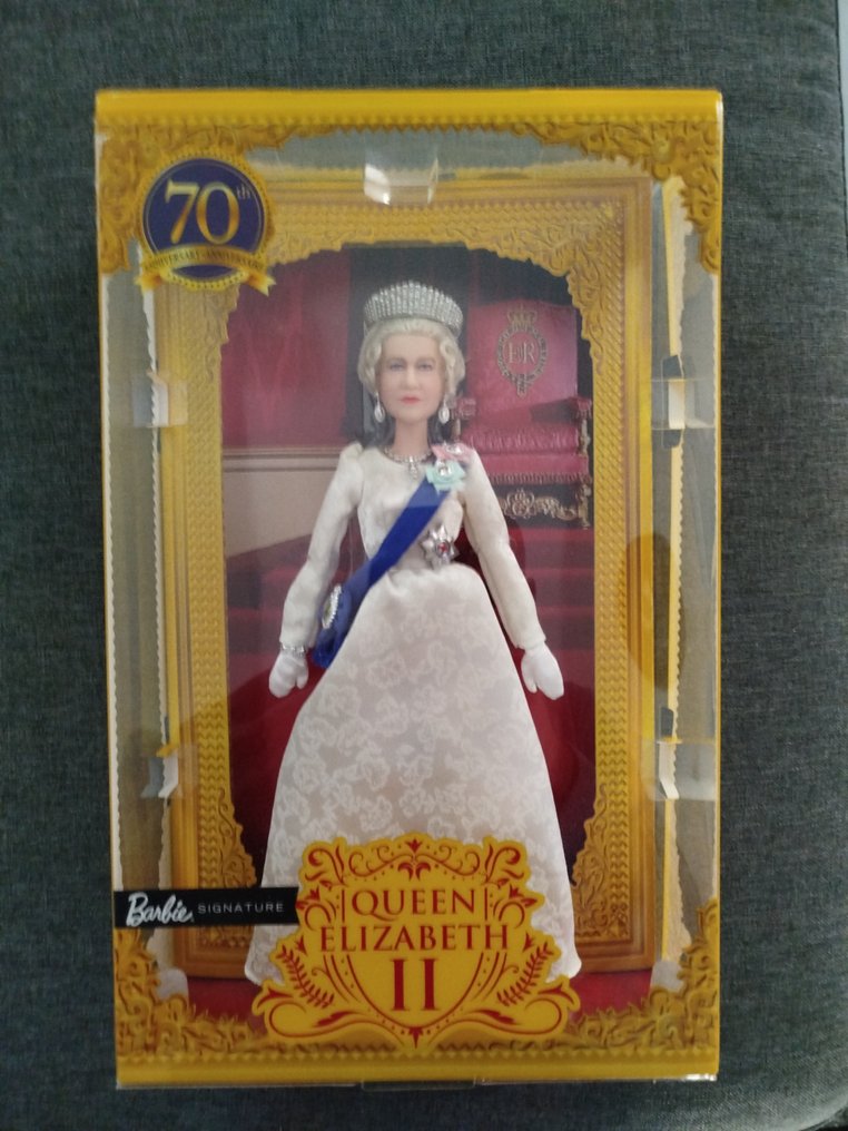 Mattel - Boneca Barbie Barbie Queen Elizabeth 2 platinum jubilée #1.0