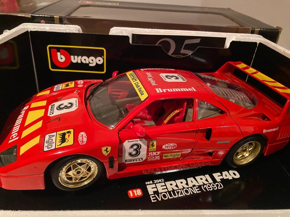Bburago 1:18 - Modelbil - Ferrari F40 Evoluzione (1992) - Diamanter #1.0