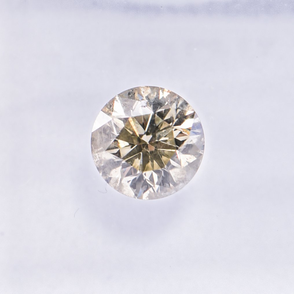 Utan reservationspris - 1 pcs Diamant  (Naturligt färgad)  - 0.56 ct - Rund - Fancy light Grönaktig Gul - I1 - International Gemological Institute (IGI) - VG VG VG #3.2