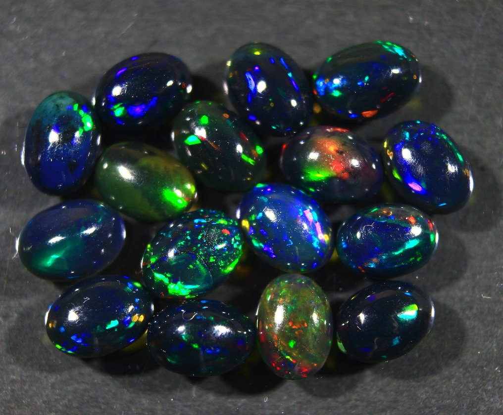 8.50 ct. Natural Ethiopian Black Opals Cabochon - Height: 7 mm - Width: 5 mm- 1.7 g #1.0