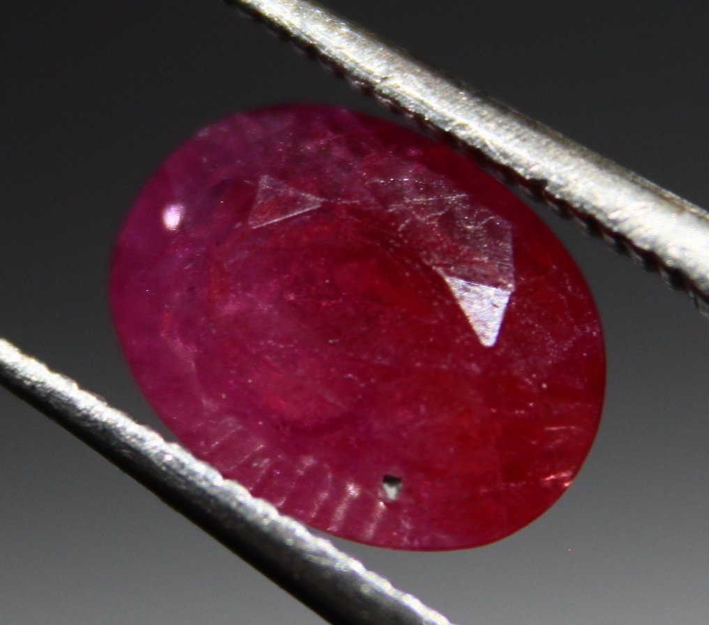 ΔΩΡΕΑΝ ΑΠΟΣΤΟΛΗ Cts. 1.70 Ruby Πολυδιάστατος - Ύψος: 8 mm - Πλάτος: 6 mm- 0.34 g #4.3