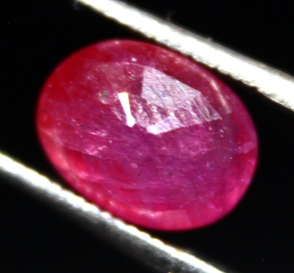 ΔΩΡΕΑΝ ΑΠΟΣΤΟΛΗ Cts. 1.70 Ruby Πολυδιάστατος - Ύψος: 8 mm - Πλάτος: 6 mm- 0.34 g #2.1