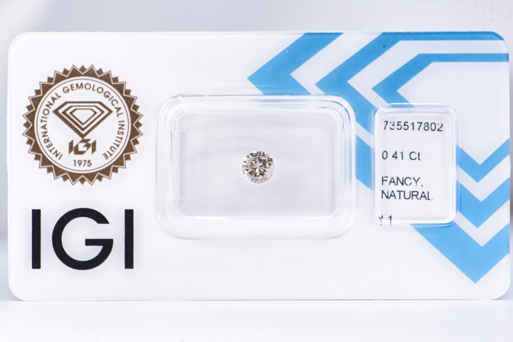 沒有保留價 - 1 pcs 鑽石 (天然彩色) - 0.41 ct - 圓形 - Fancy light 淡褐色 黃色 - I1 - 國際寶石學院(International Gemological Institute (IGI)) #1.0