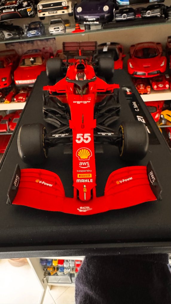 Bburago 1:18 - Modelbil - Carlos Sainz jr. Ferrari SF21 #55 Carlos Sainz - Fórmula 1 2021 #1.0