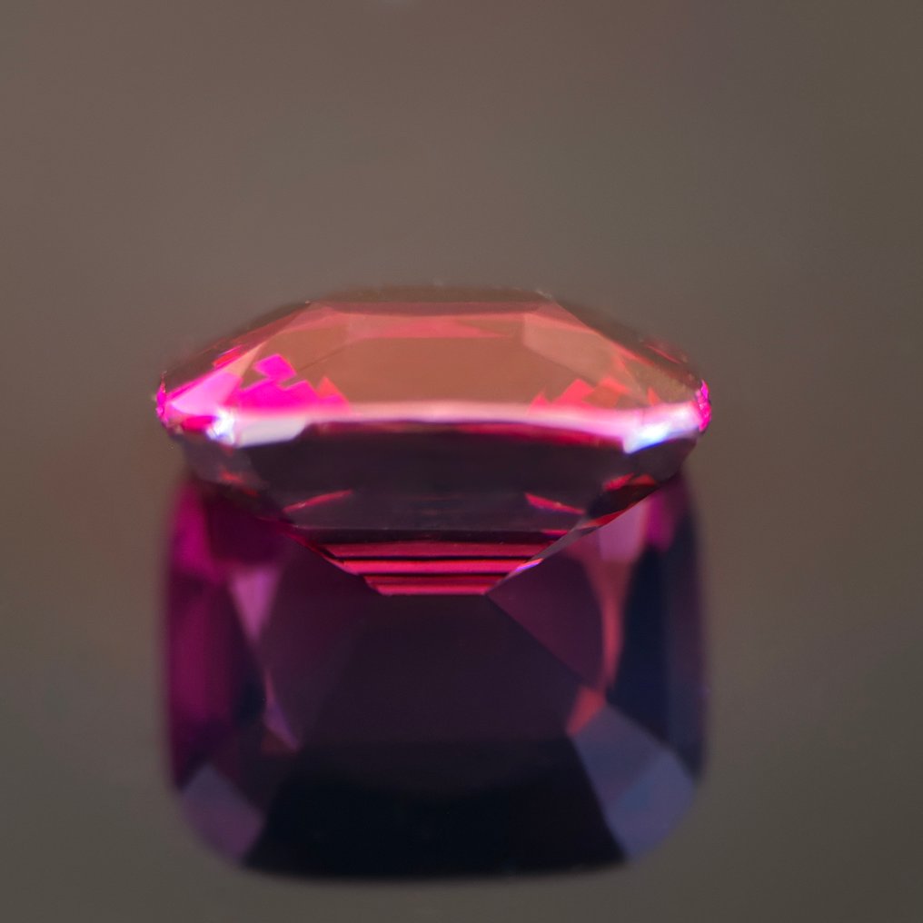 Μωβ, Ροζ Γρανάτης  - 5.68 ct - Antwerp Laboratory for Gemstone Testing (ALGT) #2.1