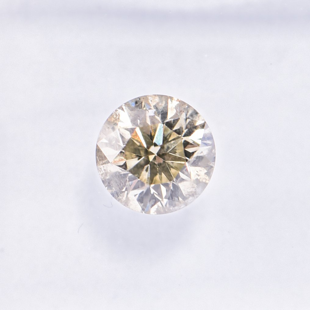 Utan reservationspris - 1 pcs Diamant  (Naturligt färgad)  - 0.56 ct - Rund - Fancy light Grönaktig Gul - I1 - International Gemological Institute (IGI) - VG VG VG #1.0