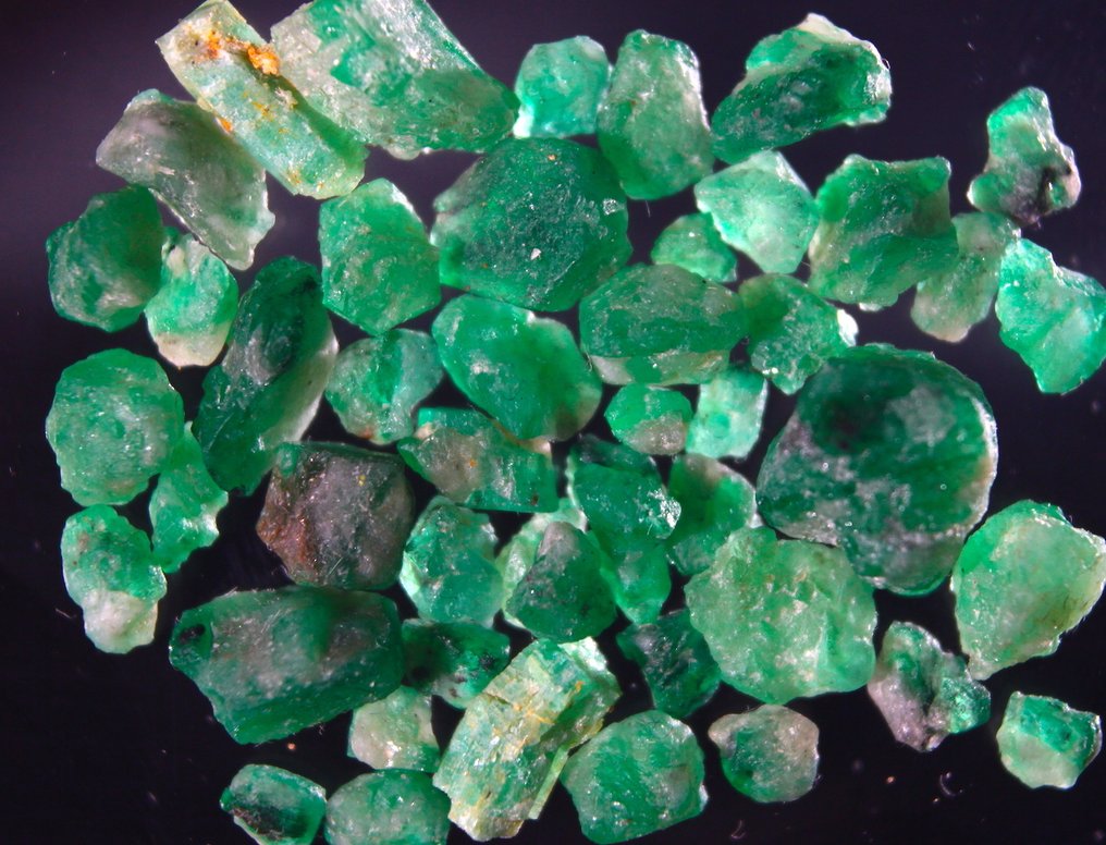 27.60 Ct. Natural Emerald from Panjshir Rough- 5.52 g #1.0