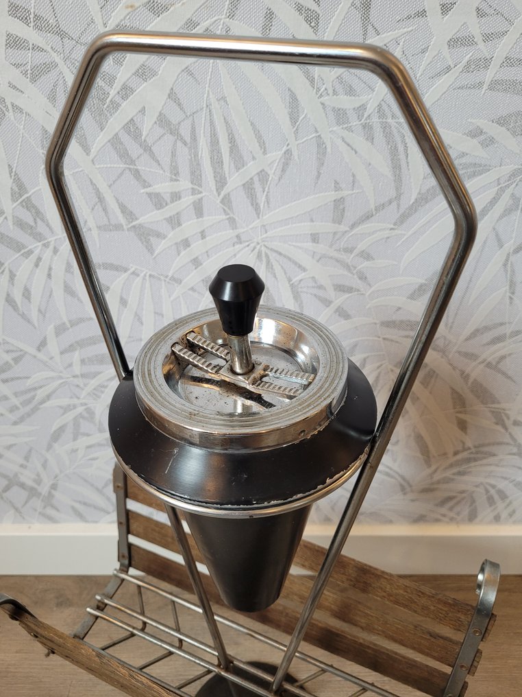 Ράφι περιοδικών - Μέταλλο, Ξύλο - Βάση περιοδικών - βάση για περιοδικά με από πάνω ένα τασάκι. #1.0