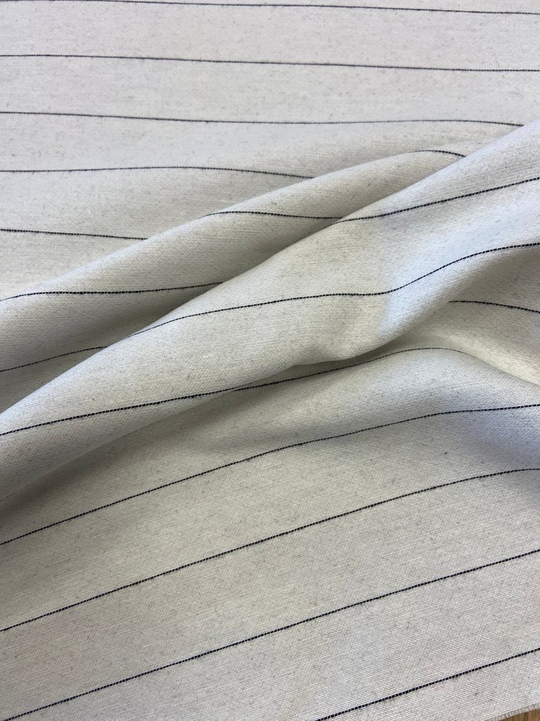 Prestigious, consistent fabric, very soft, cream pinstripe with a gray stripe. - Upholstery fabric  - 450 cm - 140 cm #3.2