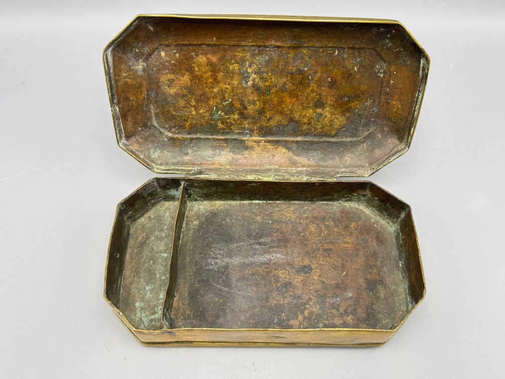 Antieke messing tabaksdoos - achthoekig model met gegraveerde rand - Tobacco box - Brass - brass tobacco box #2.1