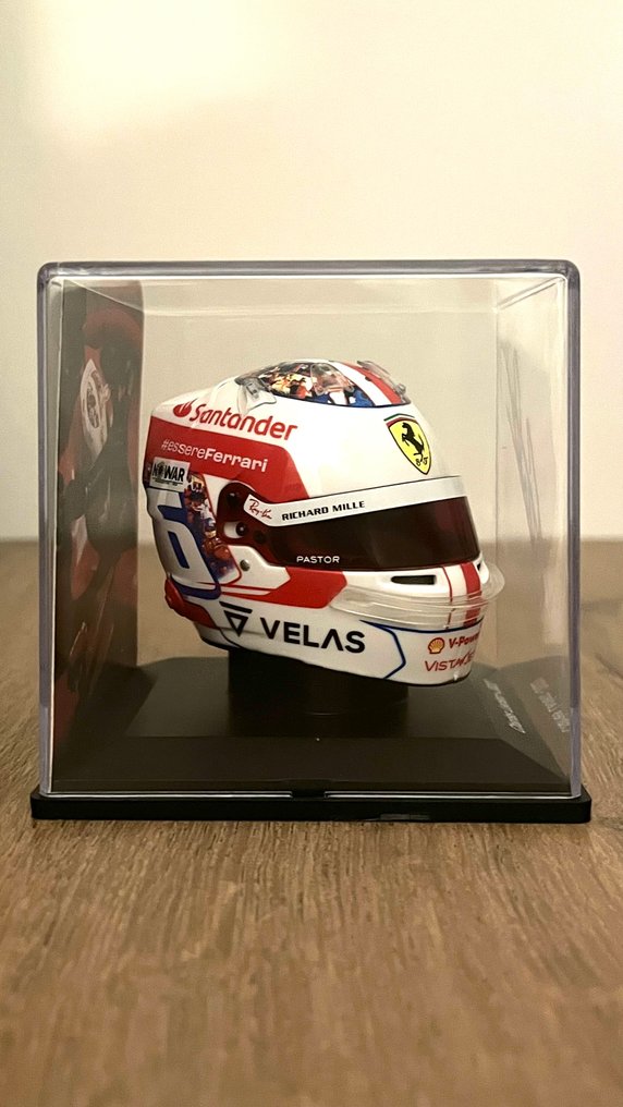 Ferrari - Charles Leclerc - 2022 - Méretarány 1/5 sisak #1.0