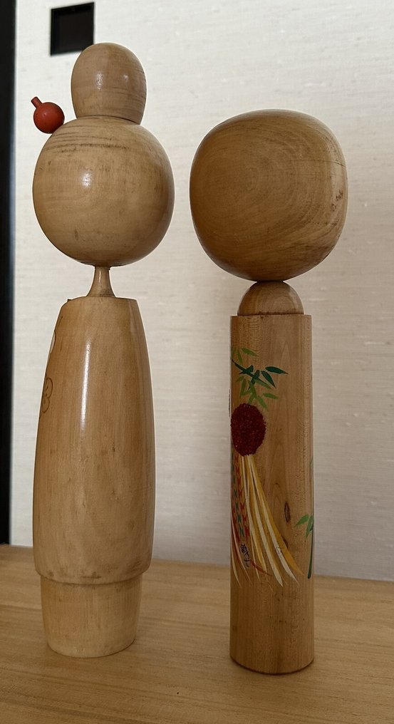 Ιαπωνικές κούκλες Kokeshi – Σετ 2 – Παραδοσιακές ξύλινες κούκλες – Χειροποίητα ζωγραφισμένες – - Ξύλο - Ιαπωνία - Heisei period (1989-present) #2.1