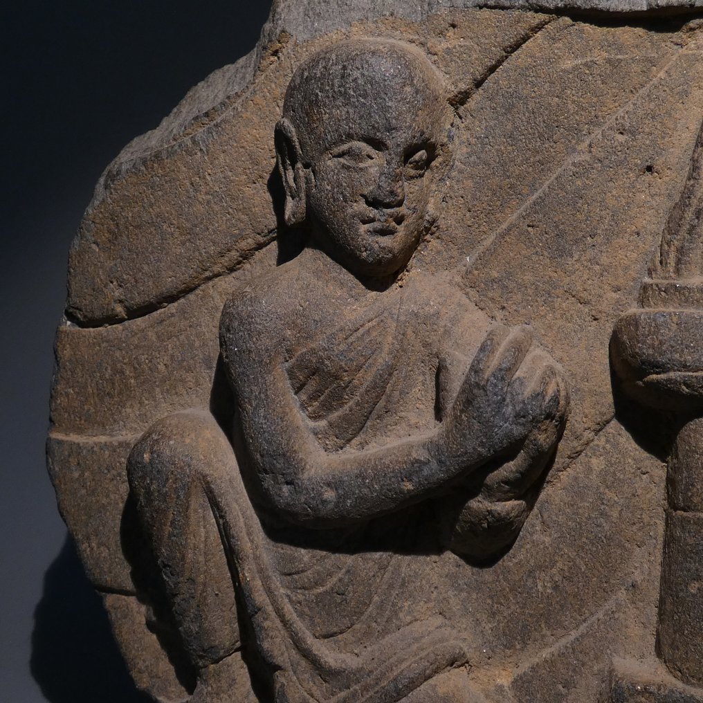 健驮逻国 片岩 浮雕佛教僧侣。高20.5厘米。公元1至2世纪。 #4.3