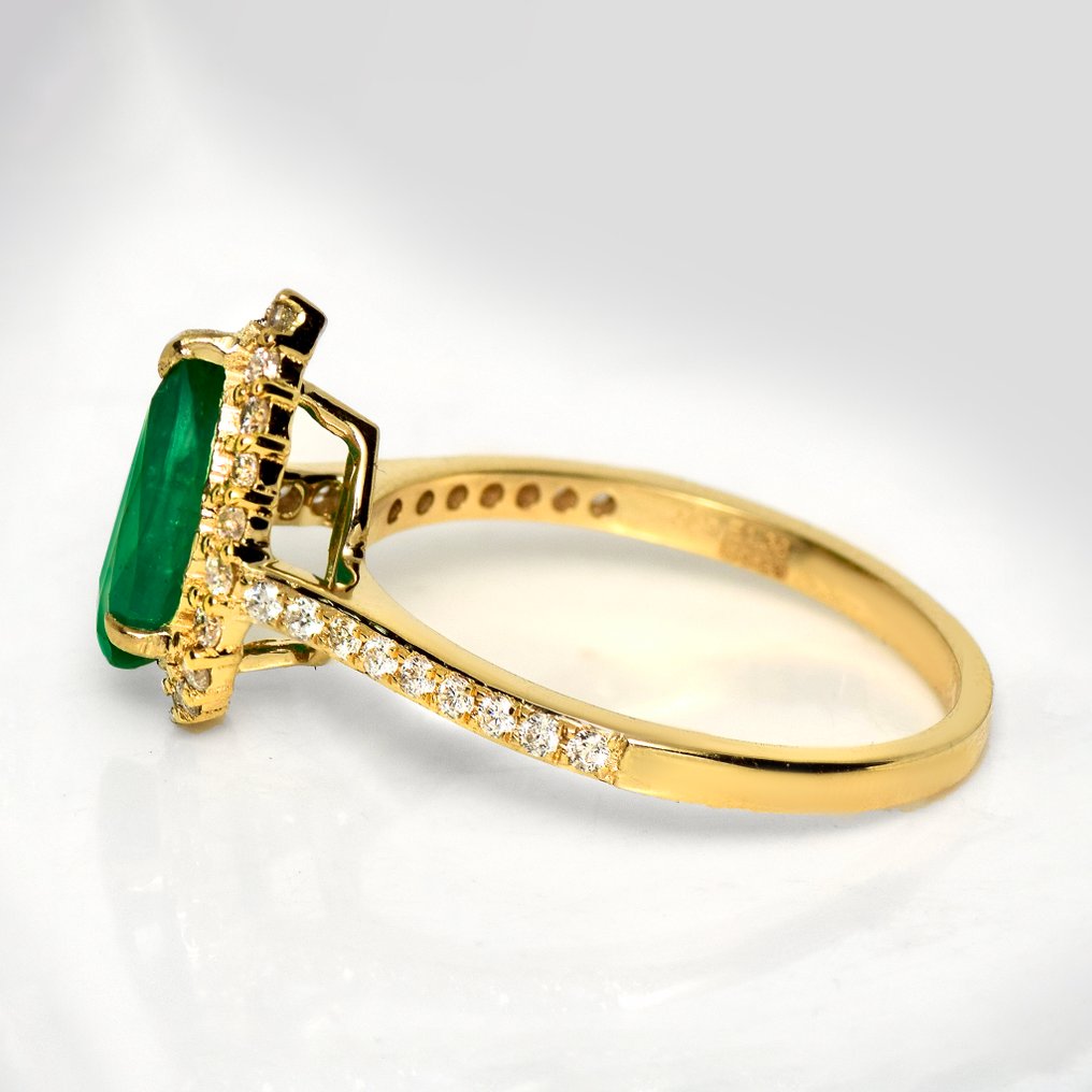 Nincs minimálár - Gyűrű - 14 kt. Sárga arany, IGI 1,36 ct Intense Green - 1.69ct. tw. Smaragd - Gyémánt #3.2