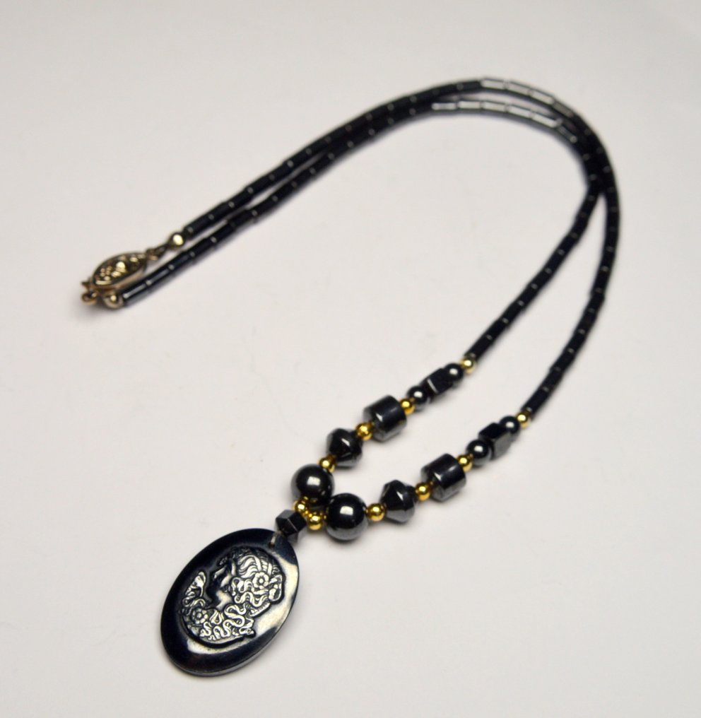 Clack Hematite - λίθος για χαραγμένη καμέο. - Κολιέ #1.0