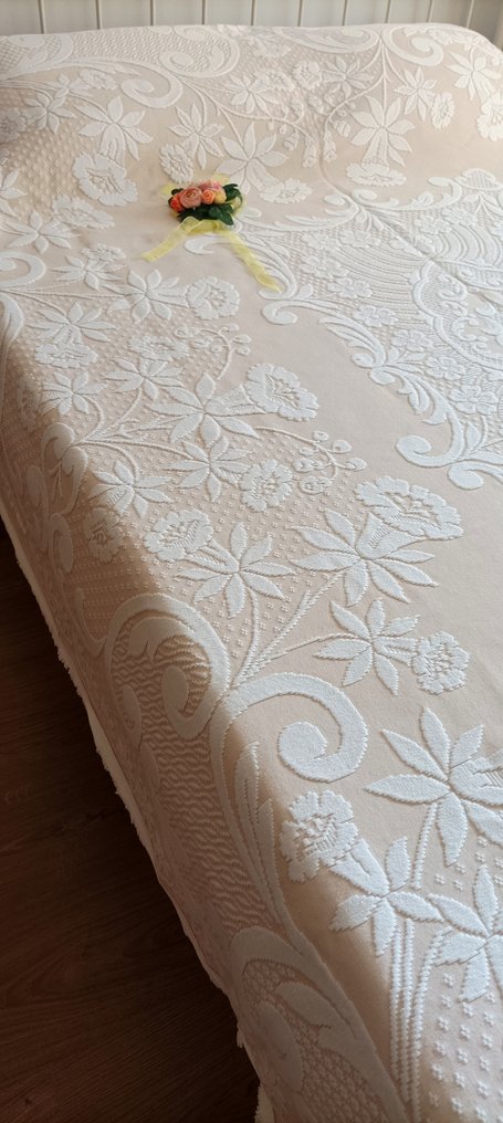 Colcha elegante, do tempo dos avós, com delicado padrão floral e geométrico perfeito - Colcha - 225 cm - 190 cm #2.1