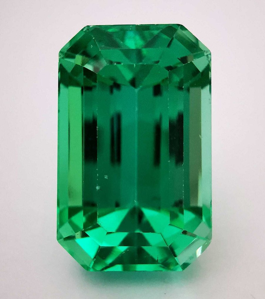 Nincs minimálár Spodumen - 28.09 ct - Antwerpeni Drágakővizsgálati Laboratórium (ALGT) - Vivid / Deep Green #1.0