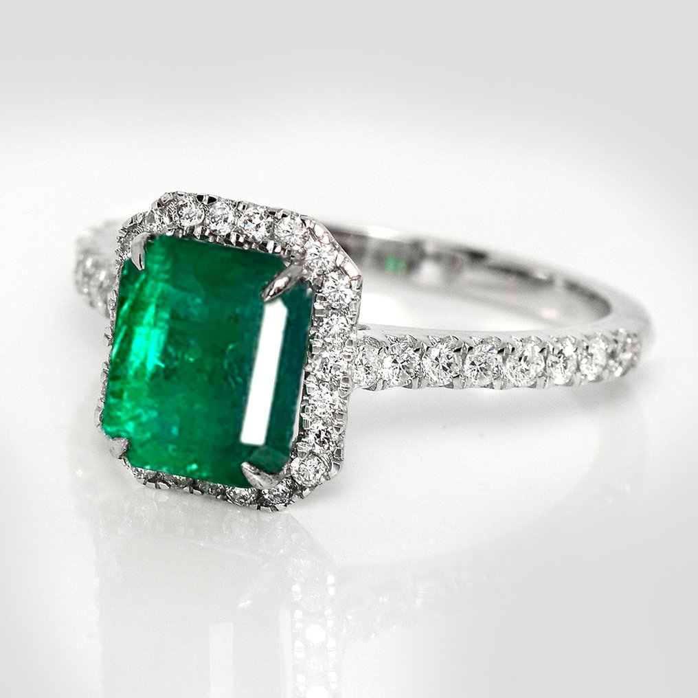 Nincs minimálár - Gyűrű - 14 kt. Fehér arany, IGI 1,83 ct Zambia Mélyzöld - 2.24ct. tw. Smaragd - Gyémánt #2.1