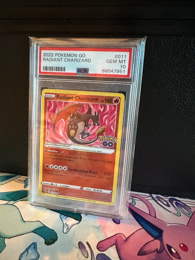 Pokémon - 1 Graded card - Radiant Charizard PGO 11 PSA 10 11 - PSA 10 - Sword & Shield - Pokémon GO #1.0