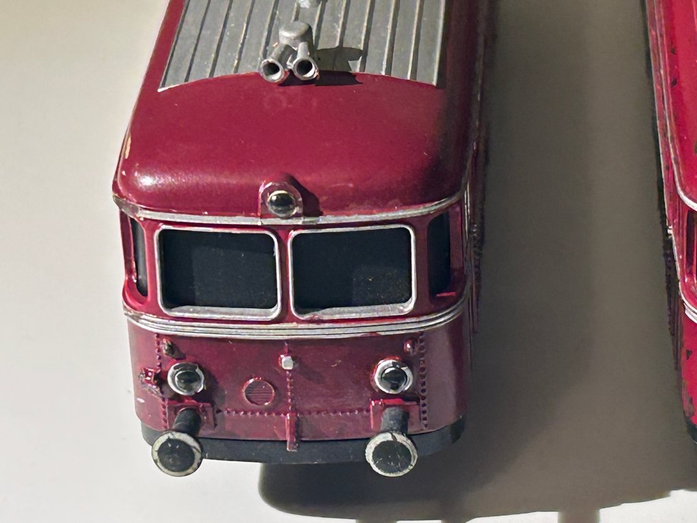 Trix International H0 - Model train railcar (2) - Pair of red DB railcars - DB #1.0