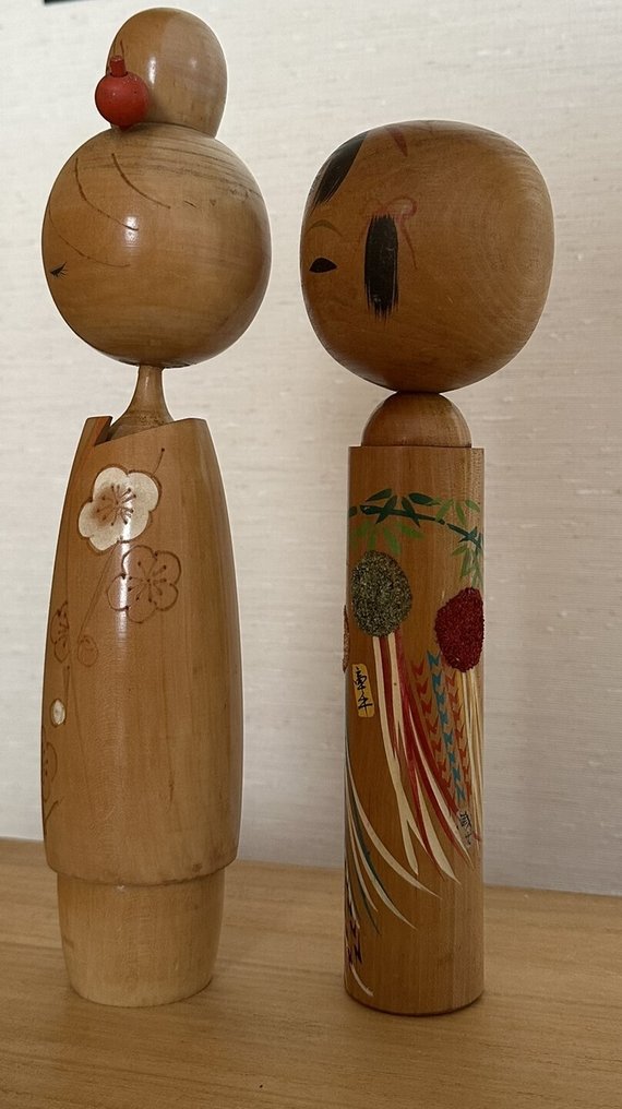 Ιαπωνικές κούκλες Kokeshi – Σετ 2 – Παραδοσιακές ξύλινες κούκλες – Χειροποίητα ζωγραφισμένες – - Ξύλο - Ιαπωνία - Heisei period (1989-present) #1.0