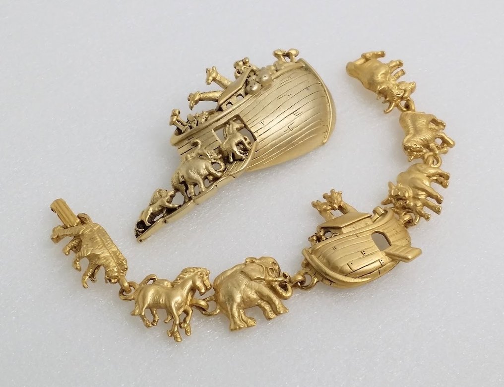 Other brand - AJC - Kultapinnoitettu Nooan arkki rannekoru ja rintaneula. - 2-osainen korusetti #3.2