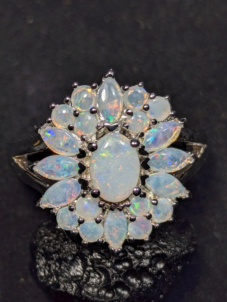 蛋白石 - 令人惊叹的925银戒指，镶嵌2.4克拉天然高贵的库伯佩迪欧泊，展现出美丽的色彩变化。 - 戒指 - Coober Pedy 澳大利亚 #1.0