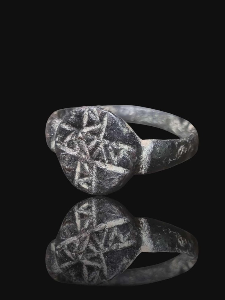 中世纪，十字军时代 黄铜色, 罕见且有趣的军事印章 戒指  (没有保留价) #1.0