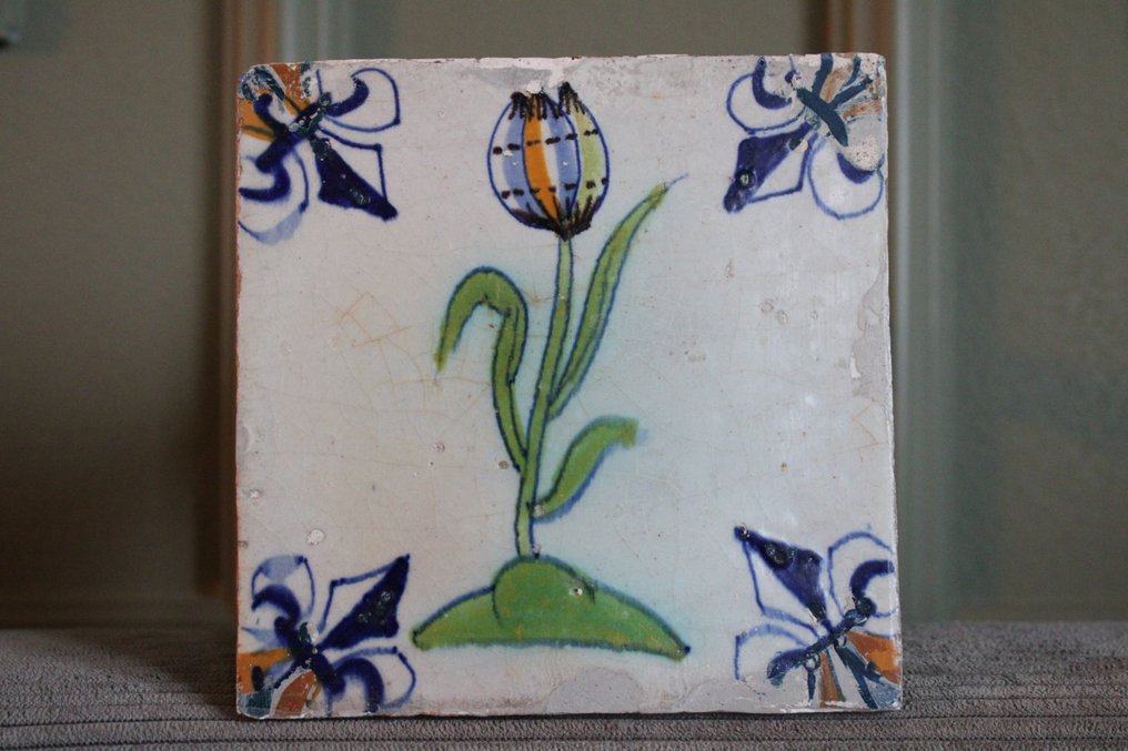  Tile - 17th-century tulip on a small hill - 1600-1650 - Tulptegel  #1.0