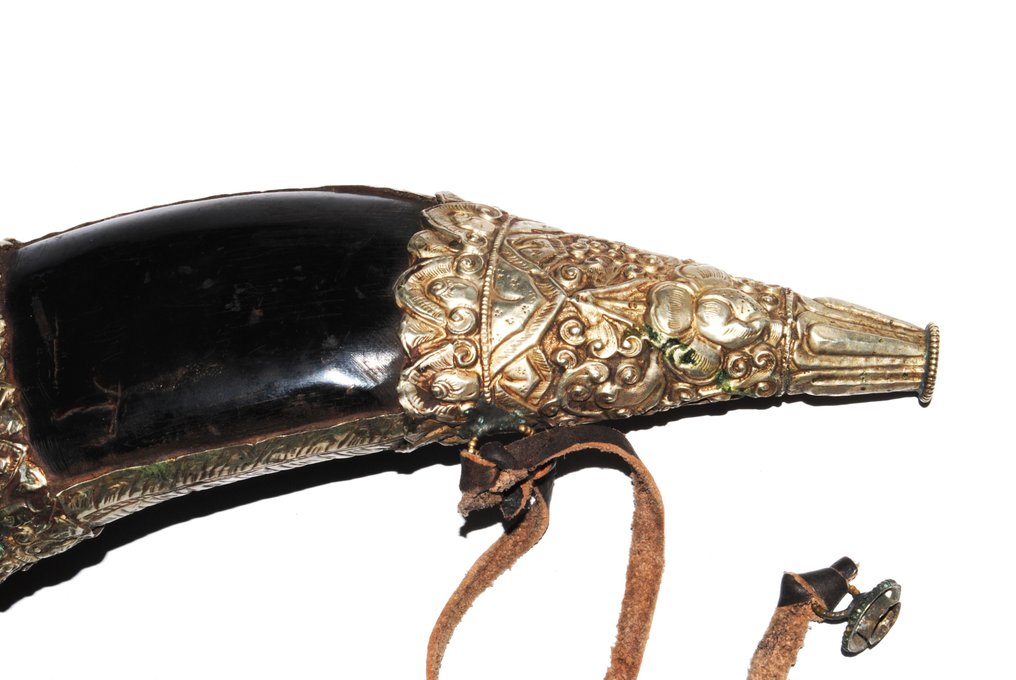 παλαιότερο δοχείο καπνού από κέρατο yak διακοσμημένο 29 εκ Sherpa - περιοχή των Ιμαλαΐων - Το πρώτο μισό του 20ού αιώνα. #2.1