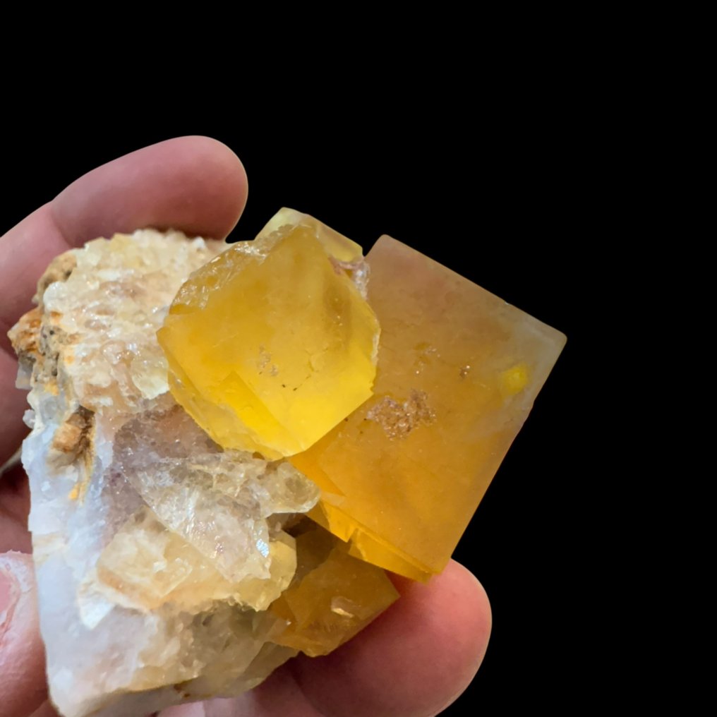 Yellow Fluorite Crystals on matrix - Height: 6 cm - Width: 6 cm- 170 g #2.1