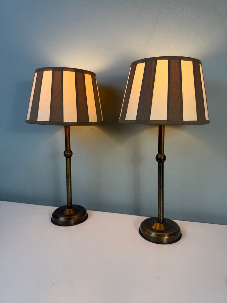 Φωτιστικό (2) - Εκλεπτυσμένο σετ λαμπτήρων δαπέδου με ριγέ καλύμματα για ένα κομψό εσωτερικό - Ορείχαλκος #2.1