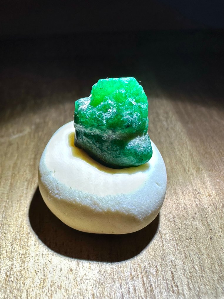 Szmaragd Szybko. 14,60 karatów. Najlepszy zielony, ogromny szmaragdowy kryształ. 100% wyjątkowy okaz! - Wysokość: 17 mm - Szerokość: 11 mm- 2.92 g #1.0