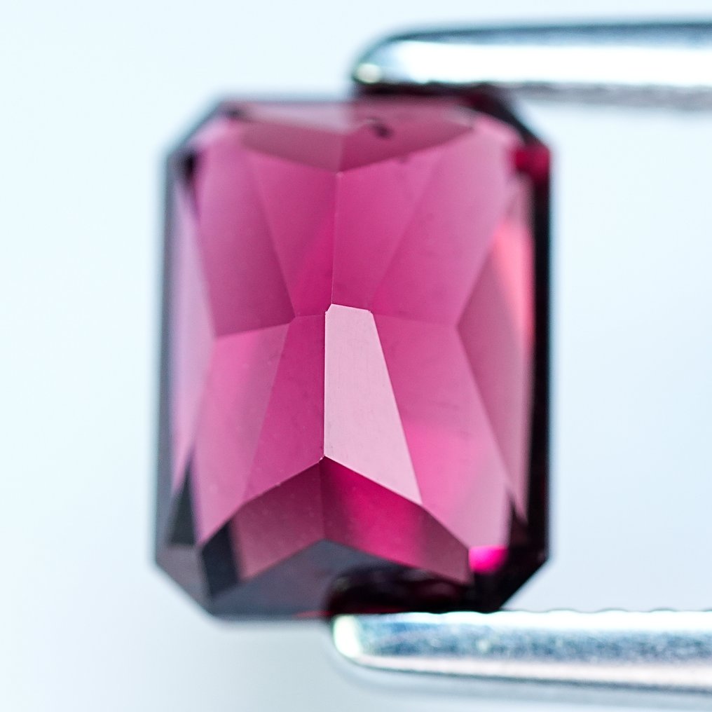 Nincs minimálár - 1 pcs Piros Rodolit - 3.25 ct - Nemzetközi Színes Drágakő Szövetség (ICA GemLab) - AAA Fine Cut nem fűtött #1.0