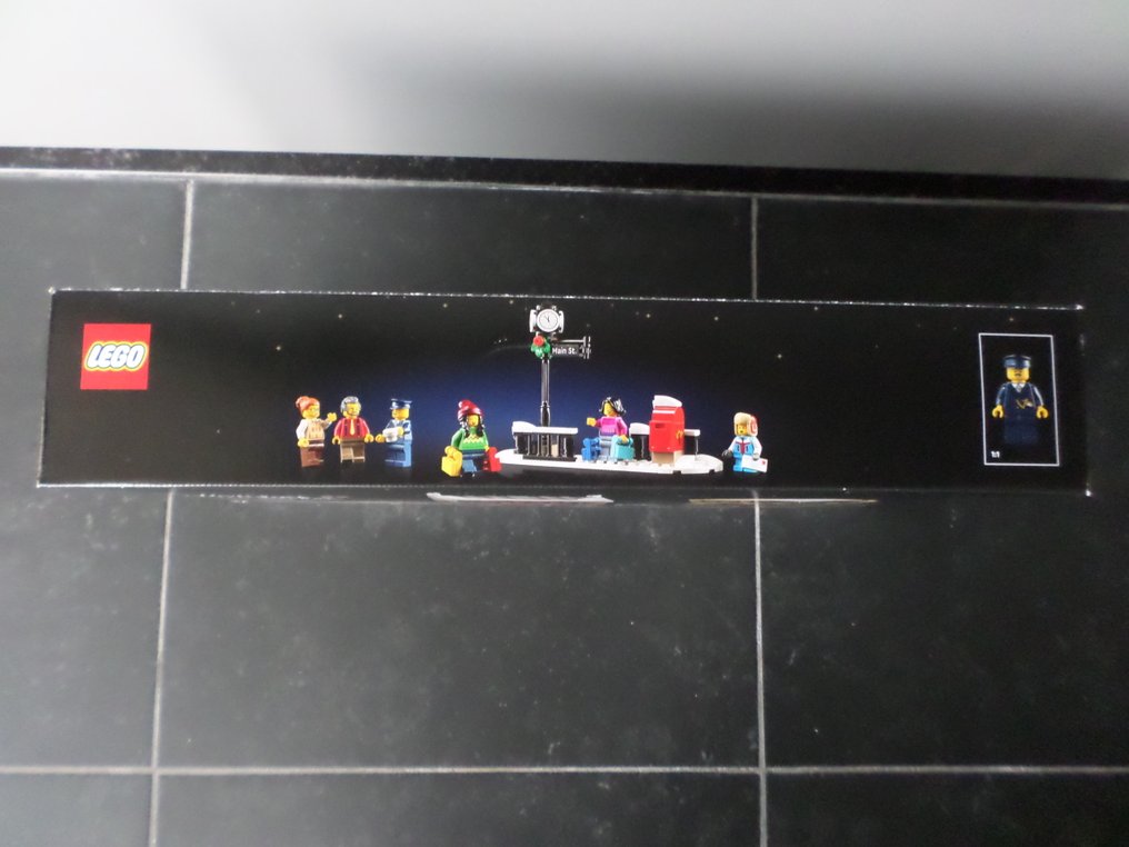 LEGO Set - 10308 - Icons - Holiday Main Street. #1.0