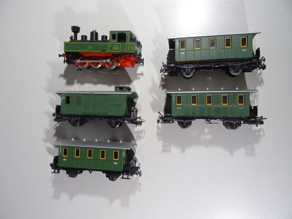 Märklin H0 - KLVM - Stoomlocomotief met tender (5) - Stoomlocomotief BR KLVM met 4 lokale reizigerwagens - DB #1.0