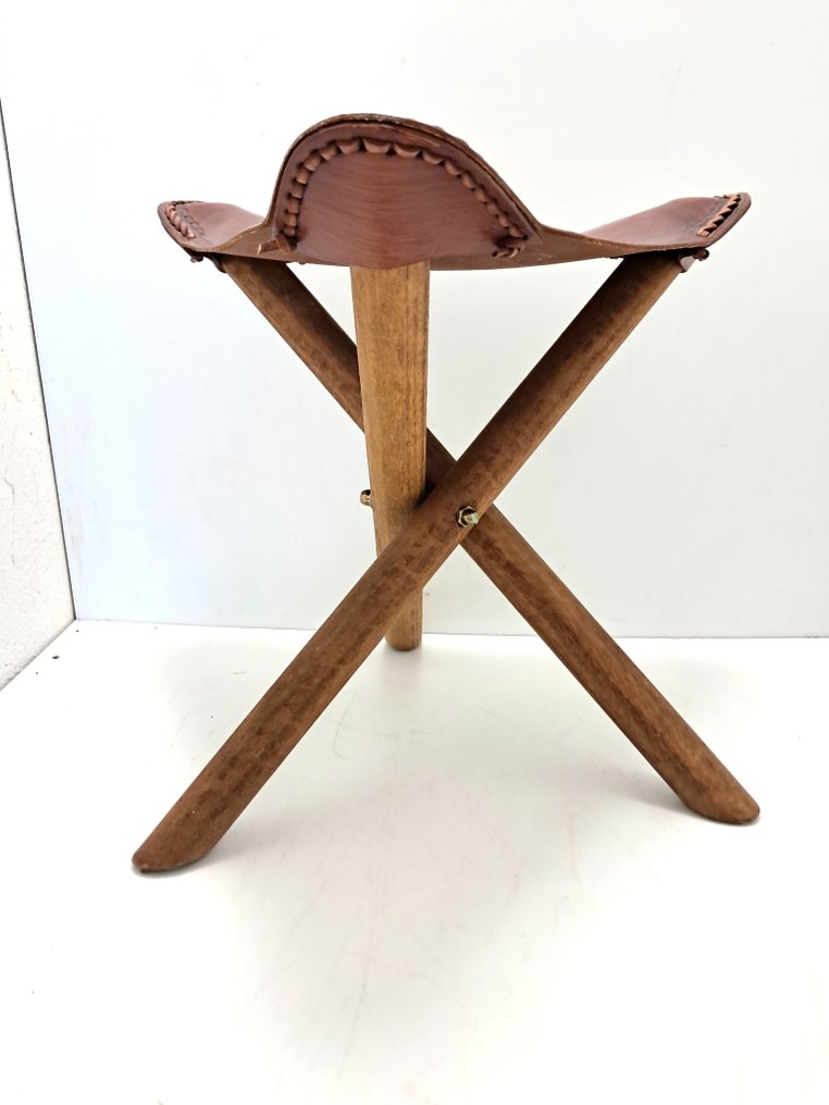 Stool - Wood, Leather - triangular folding stool #2.1