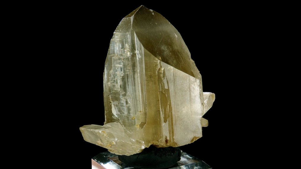 Cerussite（孪晶） 图姆贝矿，奥希科托，纳米比亚 - 高度: 5.8 cm - 宽度: 5.2 cm- 322 g #2.1
