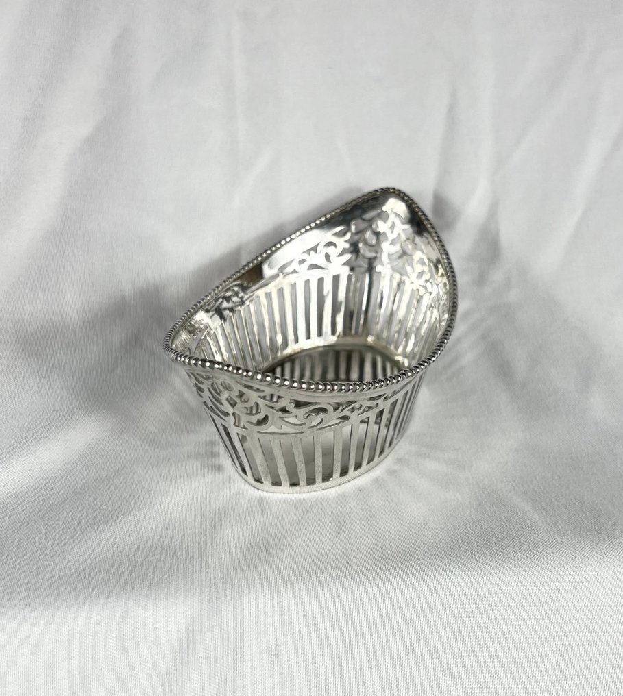 DV → kan overeenkomen met Nederlandse zilversmeden Schoonhoven of Utrecht. - Cesto - .833 argento - cesto d'argento #1.0