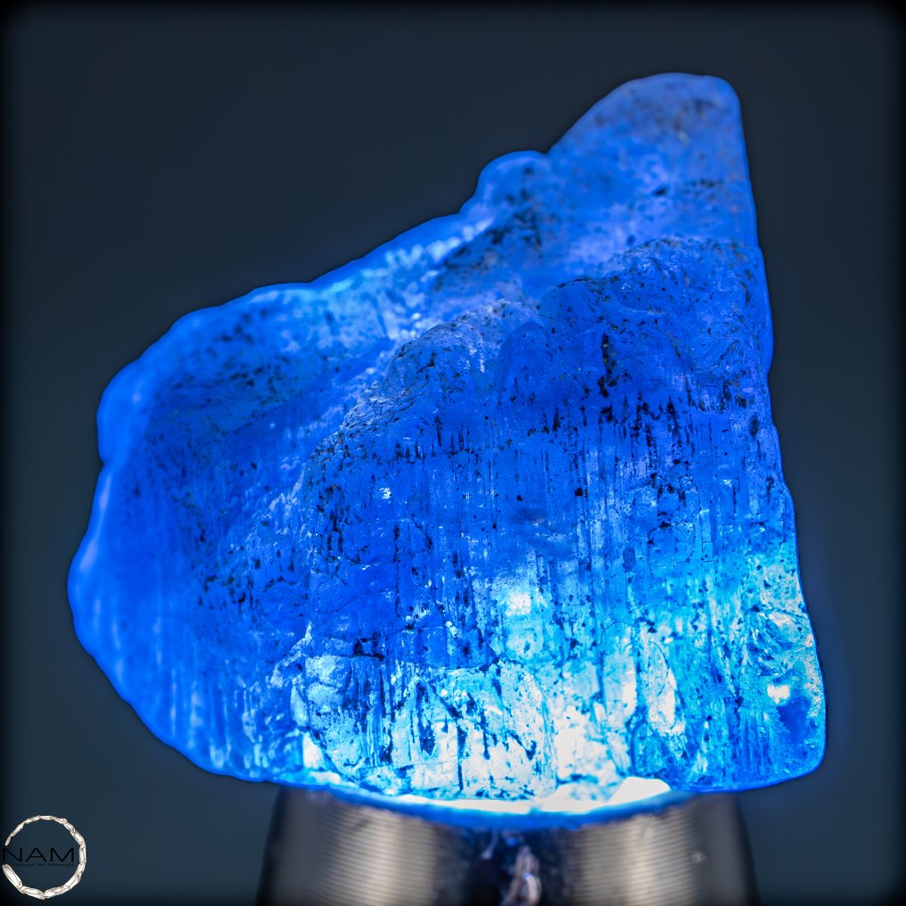 自然的，罕见的蓝宝石 强烈的蓝色原始水晶亮点，具有非凡的光彩 - 37.85 克拉- 7.57 g #3.2