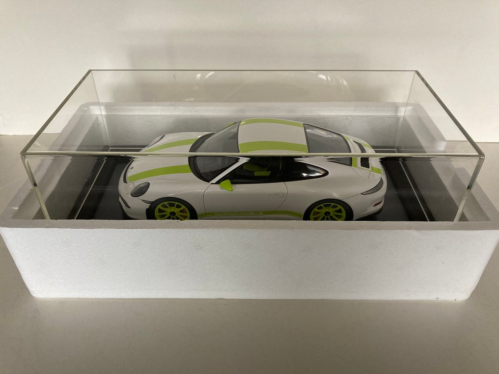 Spark 1:18 - 模型車 - Porsche 911 R - 全球限量500件，收藏于防尘展示柜中。 #4.3