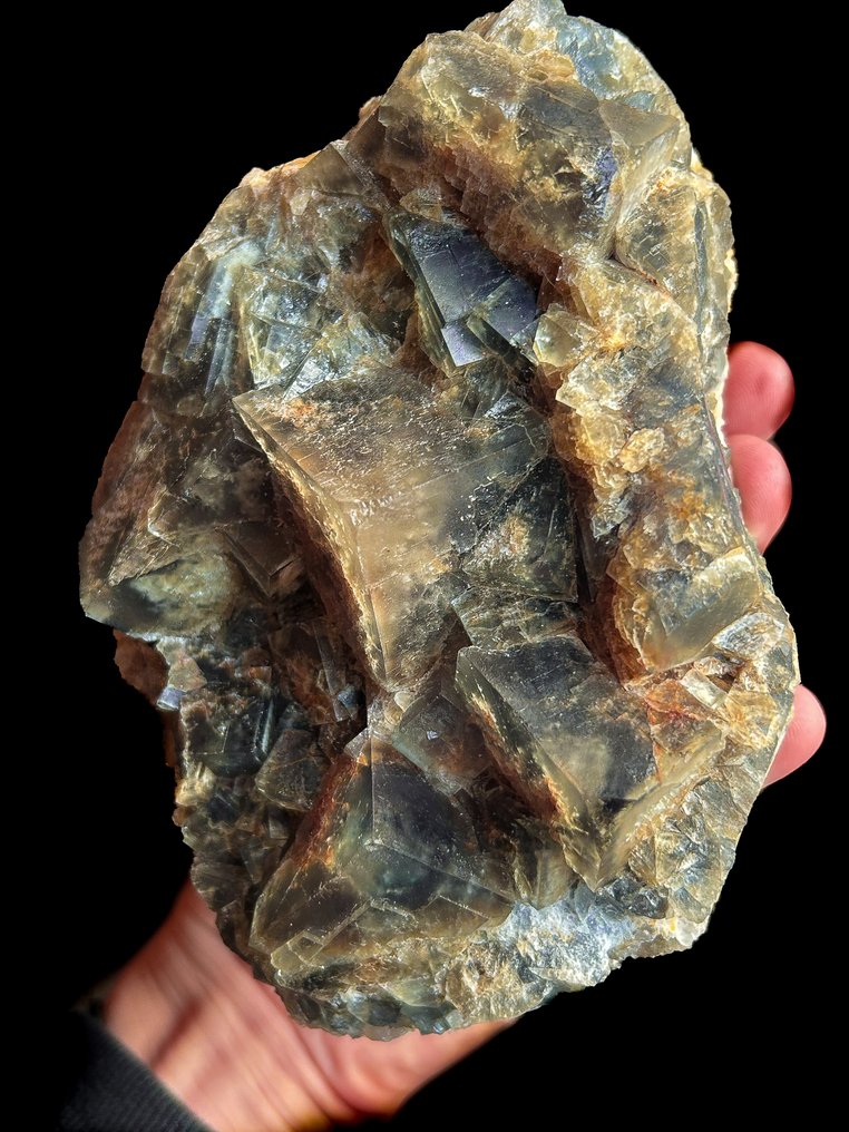 Magnifica fluorite, Chavaniac-Lafayette. { - Altezza: 16.5 cm - Larghezza: 12.5 cm- 1.2 kg #3.2