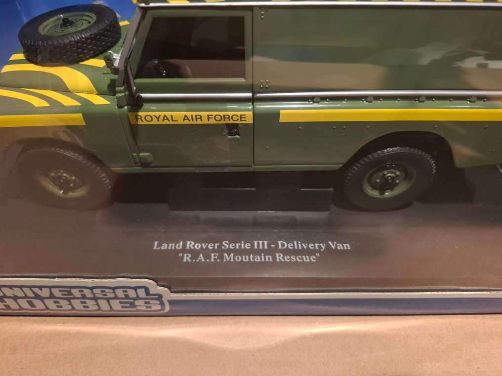 Universal Hobbies 1:18 - Modellauto - Land Rover Series III Delivery Van 'R.A.F. Mountain Rescue' - Universal Hobbies 4430 #1.0